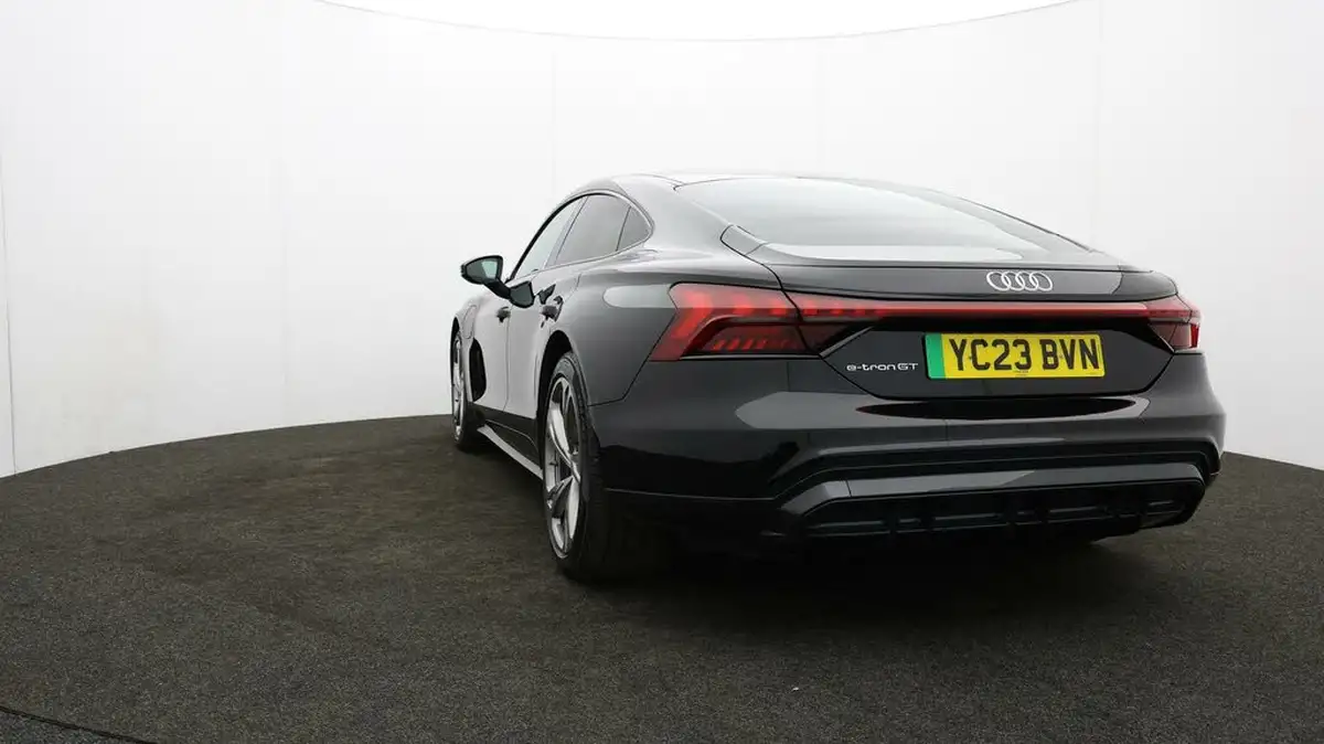 2023-audi-e-tron-gt-e-big-28