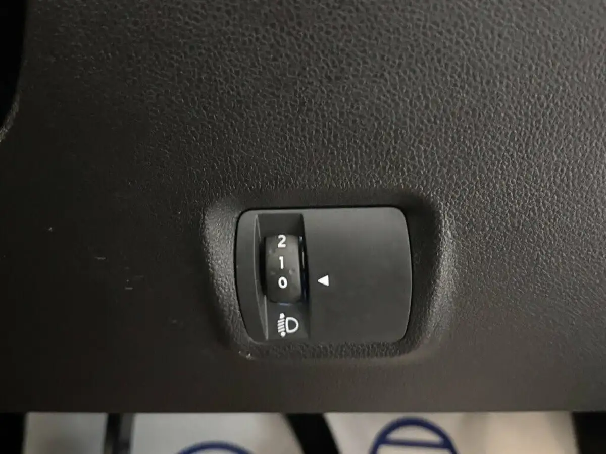 2021-dacia-sandero-10-sce-essential-big-23