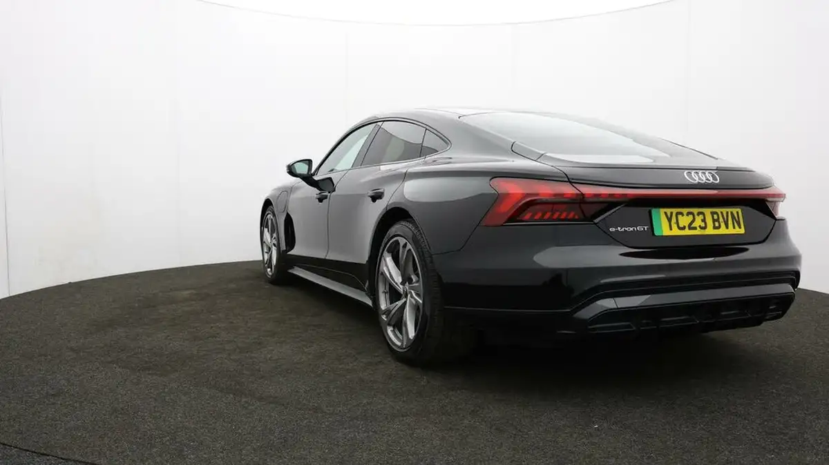 2023-audi-e-tron-gt-e-big-76