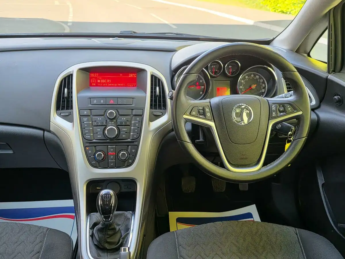 2014-vauxhall-astra-16-energy-big-16