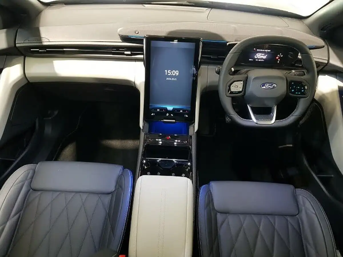 2024-ford-explorer-e-premium-286ps-77kwh-big-2