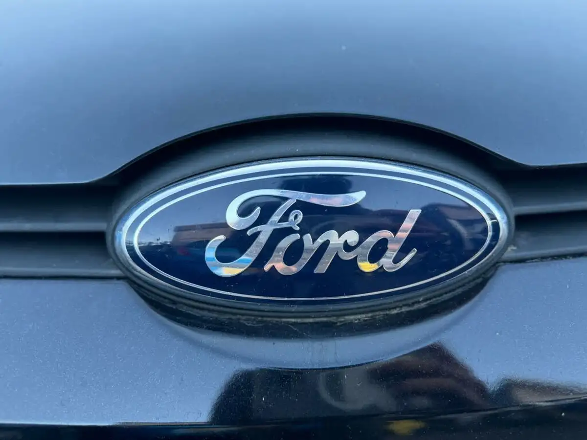 2011-ford-fiesta-125-zetec-5d-big-6