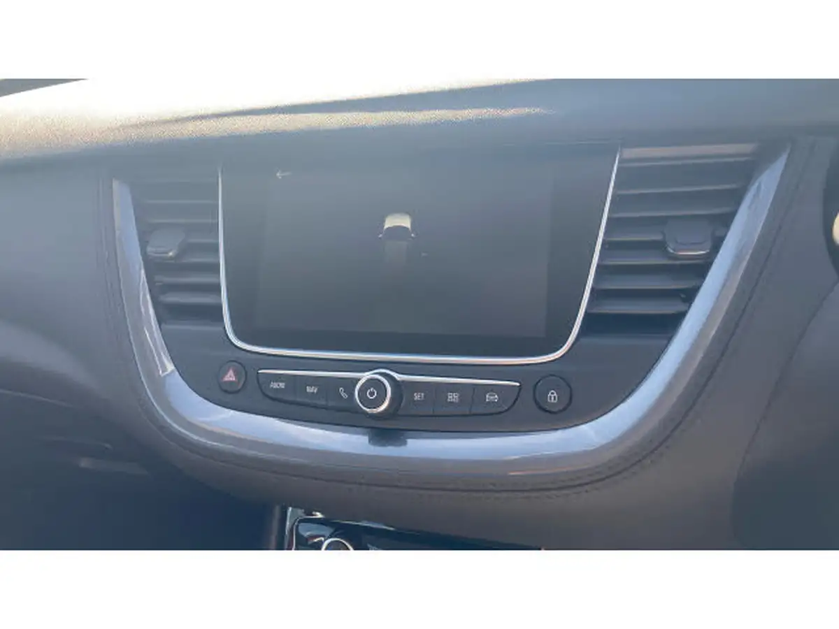 2019-vauxhall-grandland-x-12-tech-line-nav-big-28