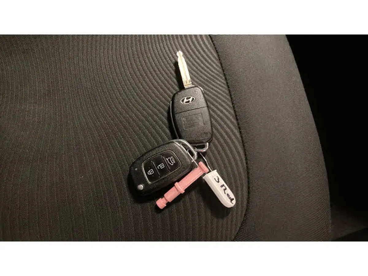 2019-hyundai-i10-10-play-big-19