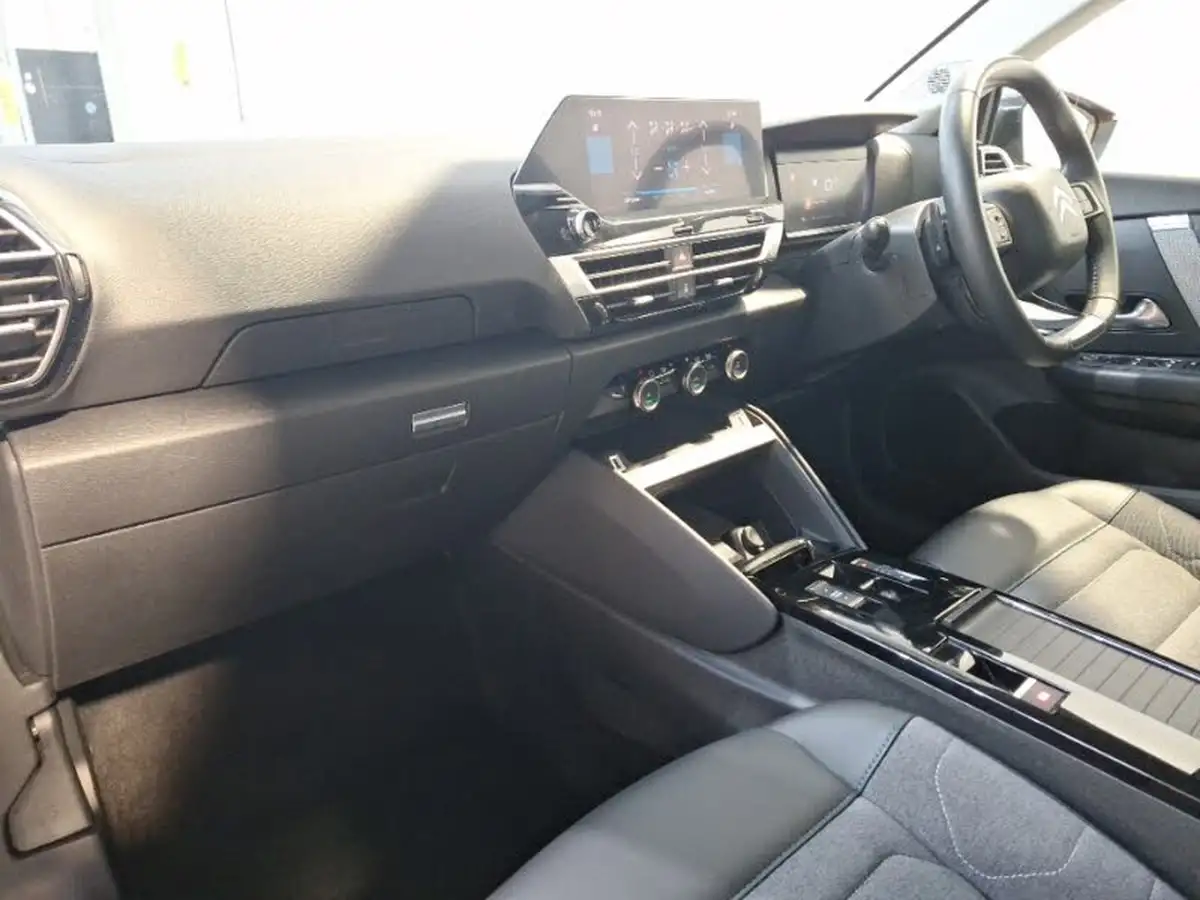 2022-citroen-c4-12-puretech-sense-plus-eat8-big-4