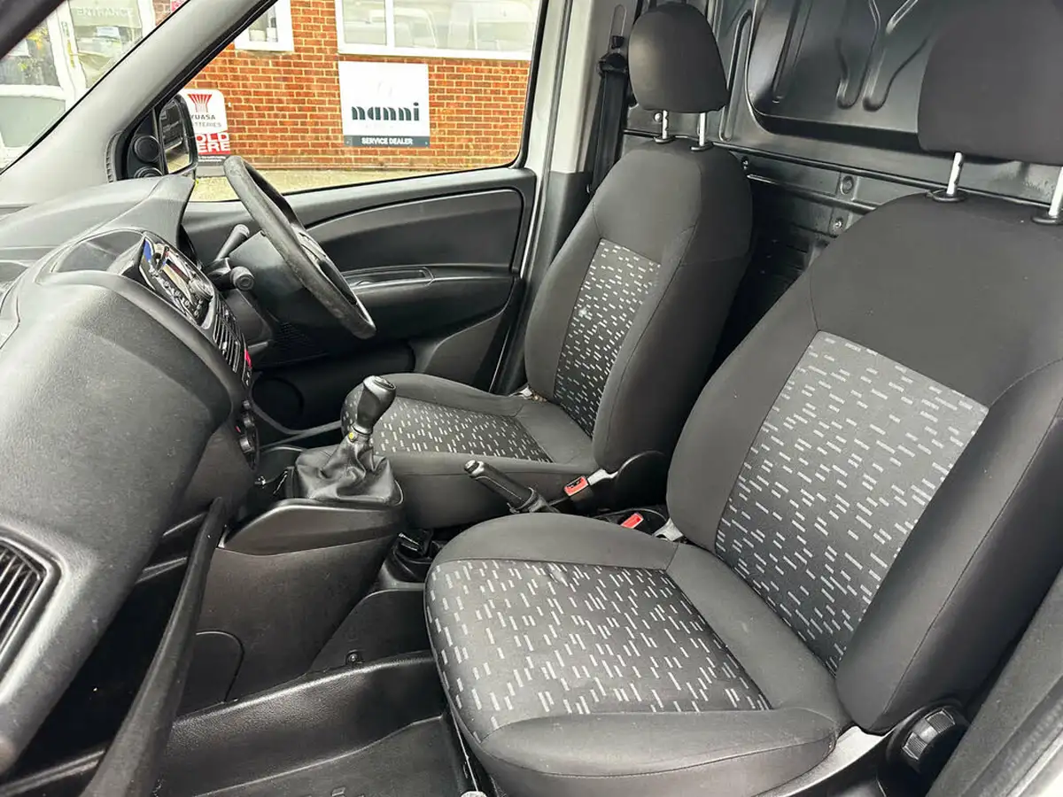 2015-vauxhall-combo-13td-2000-panel-big-17