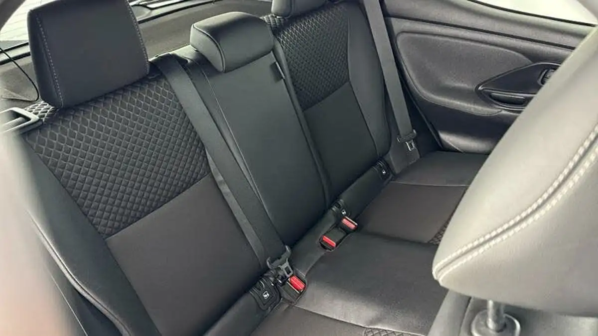 2022-toyota-yaris-15-vvt-i-dynamic-big-14
