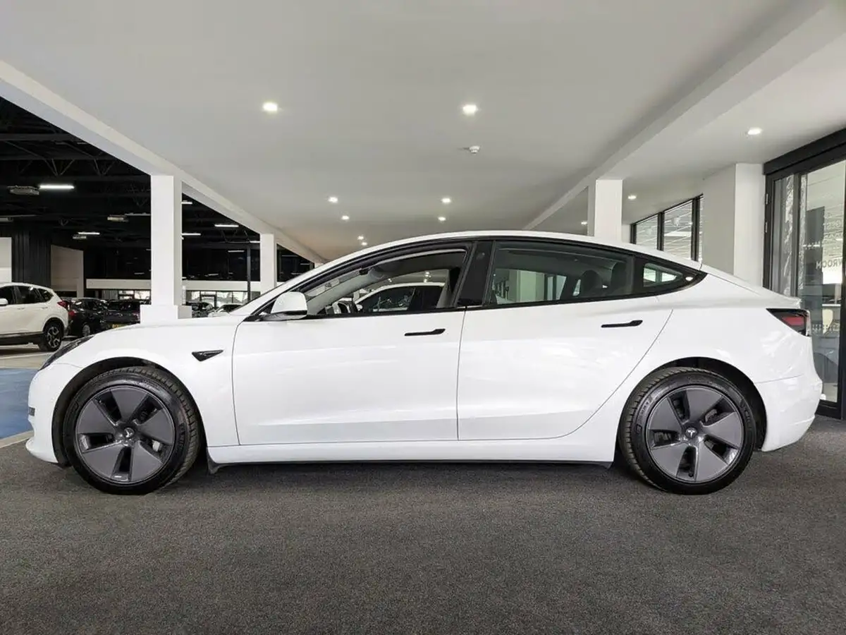 2021-tesla-model-3-e-standard-plus-big-10