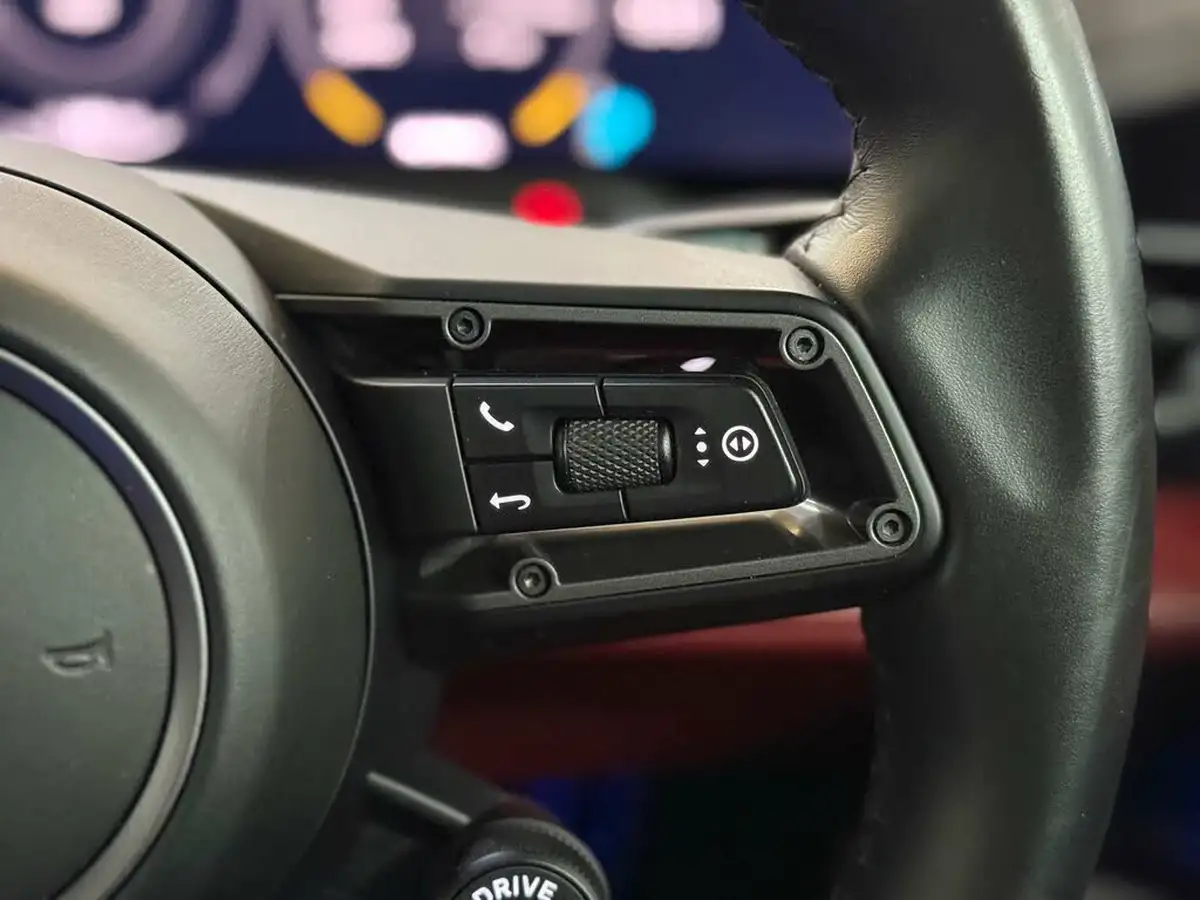2020-porsche-taycan-e-turbo-s-big-33