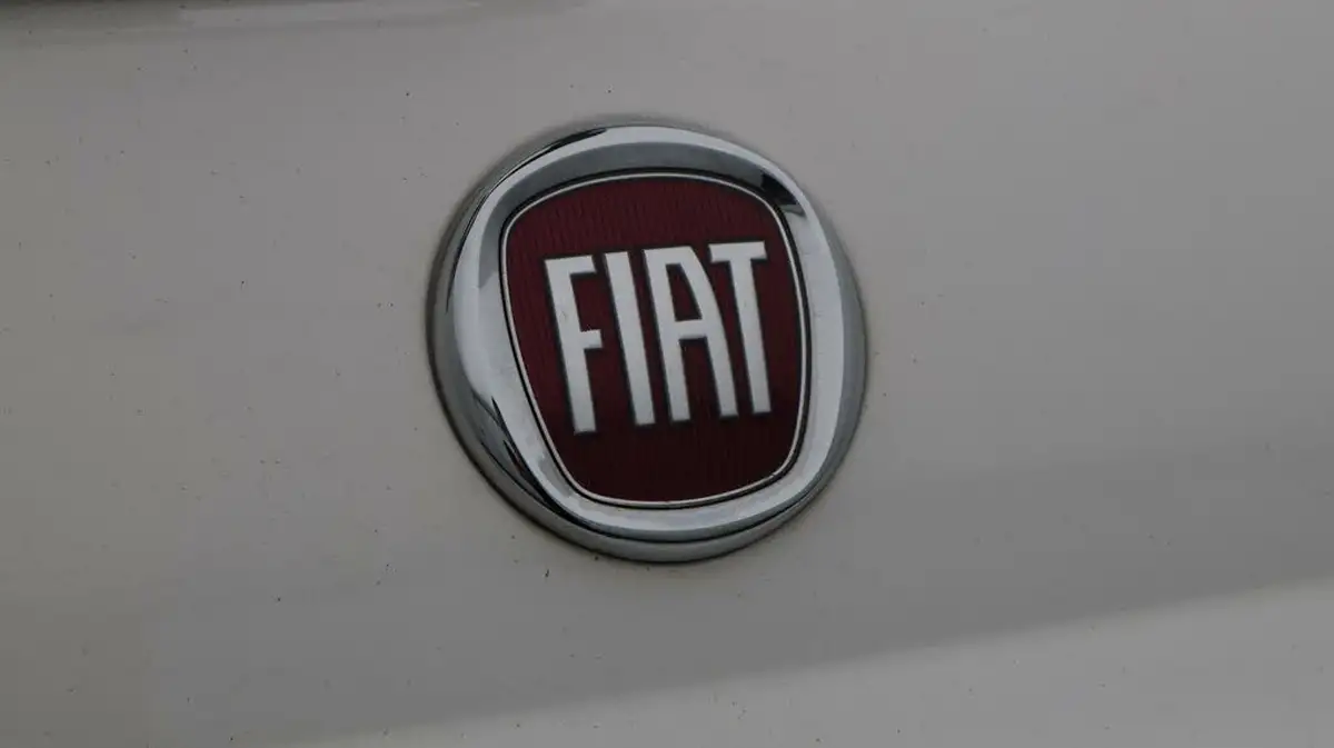 2019-fiat-500-12-lounge-ss-big-21