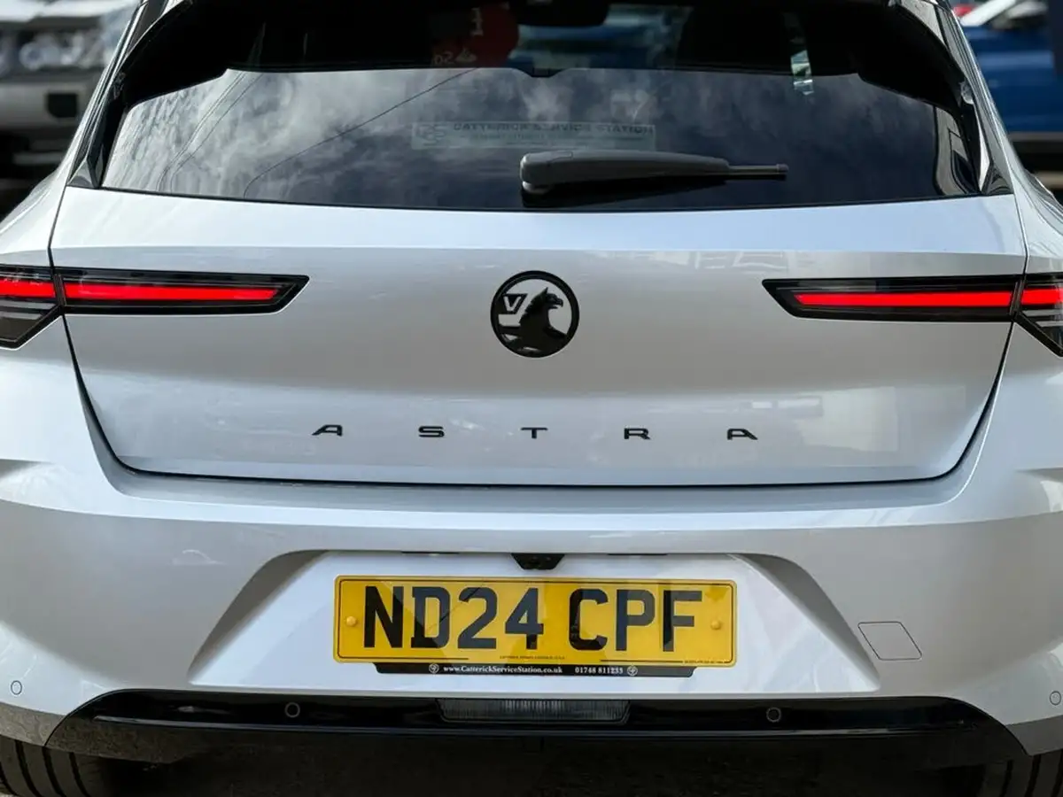 2024-vauxhall-astra-12-turbo-ultimate-130ps-hatchback-big-30