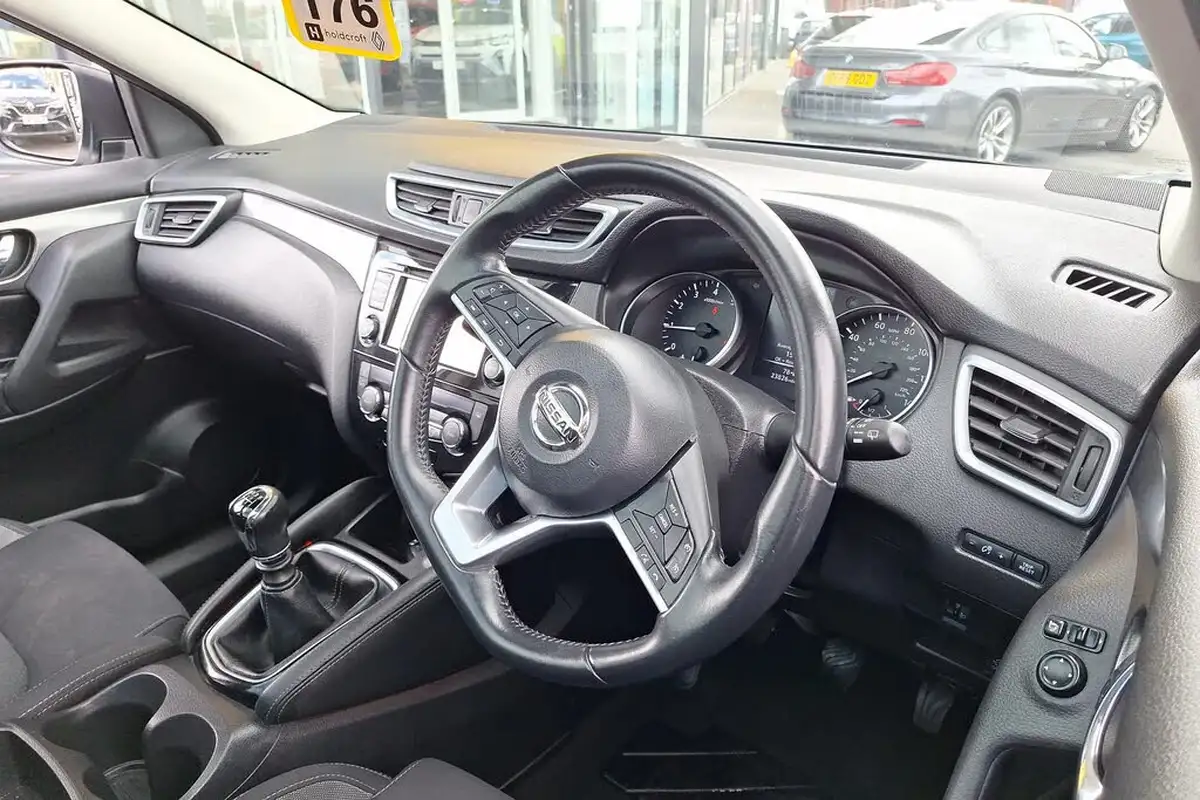 2018-nissan-qashqai-12-dig-t-n-connecta-big-32