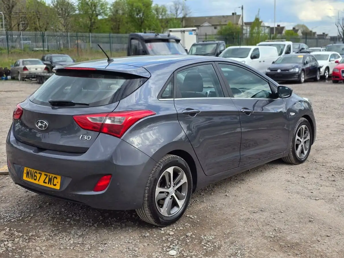 2017-hyundai-i30-16crdi-se-110ps-blue-drive-hatchback-dct-big-13