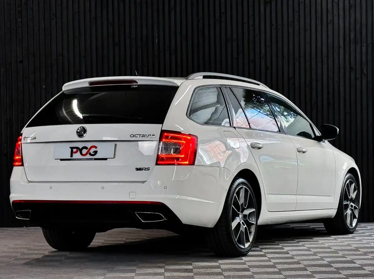 2014-skoda-octavia-20tdi-vrs-estate-dsg-big-27