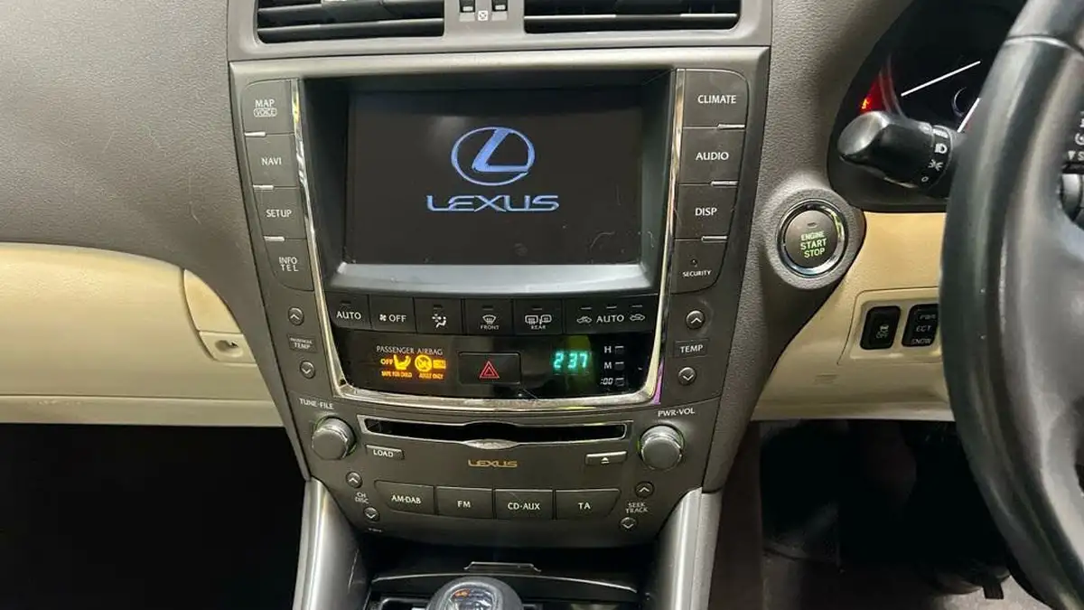 2010-lexus-is-250-25-se-i-saloon-4d-big-12