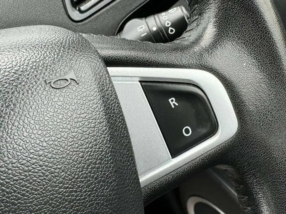 2012-renault-scenic-16-dynamique-tom-tom-big-26