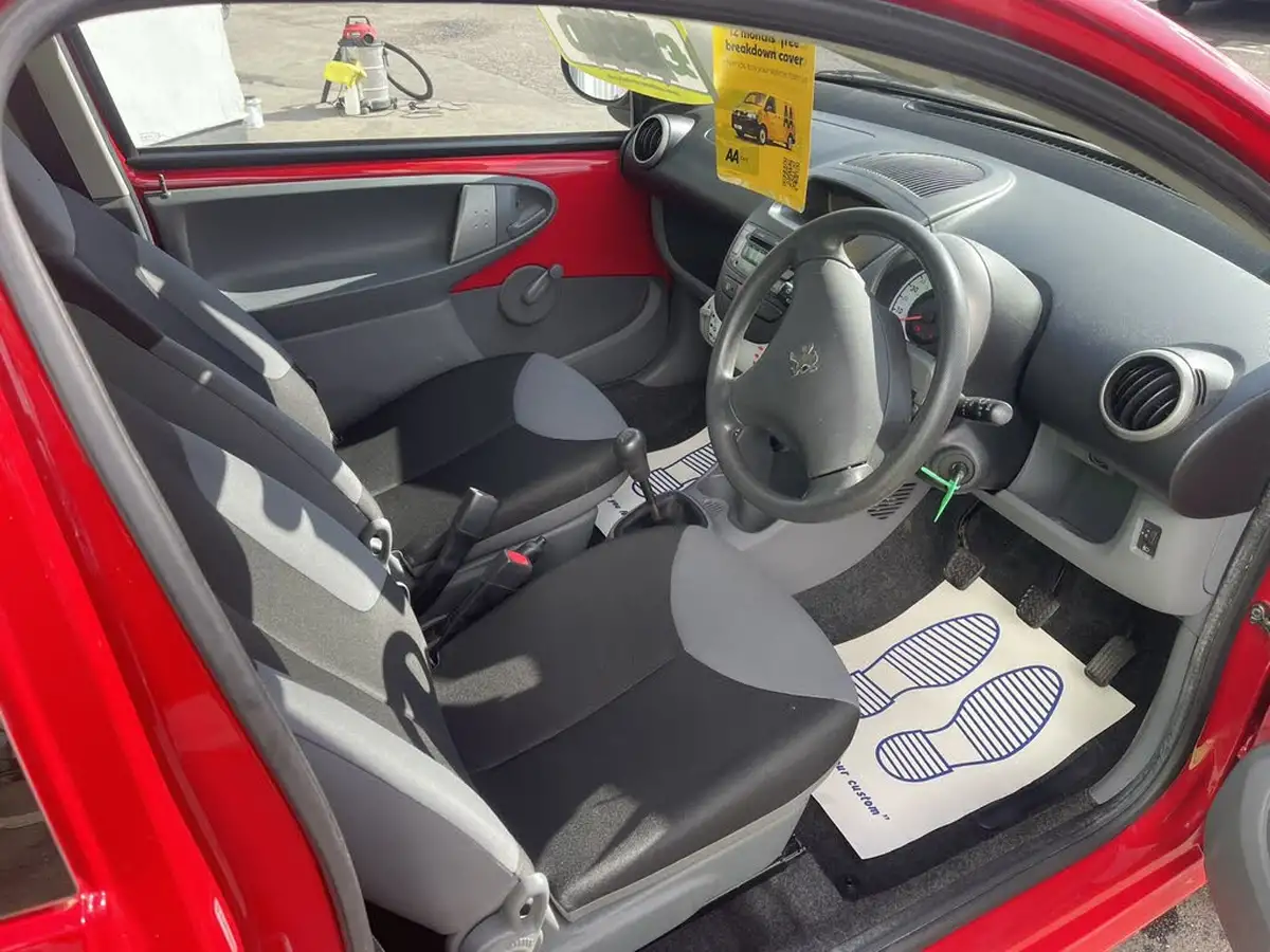 2012-peugeot-107-10-urban-lite-big-7