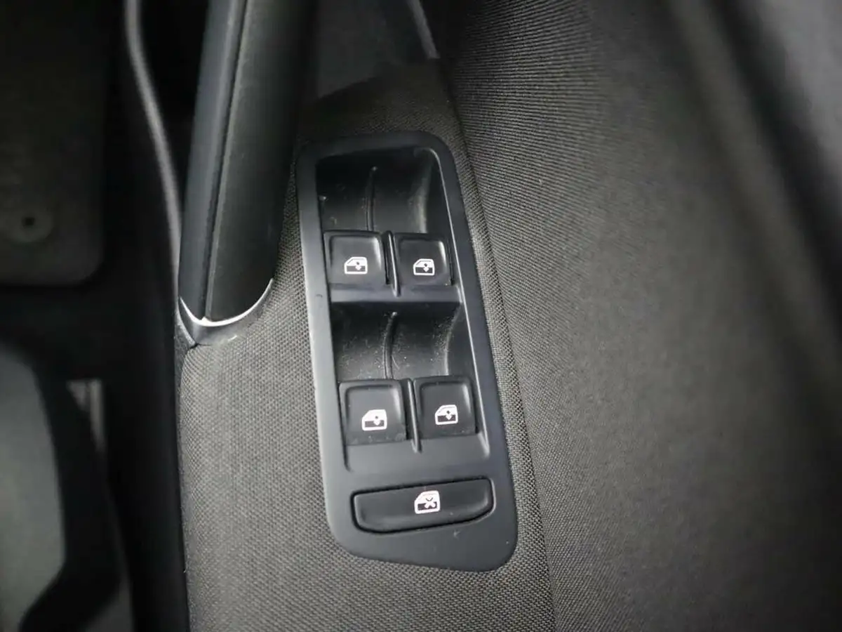 2019-volkswagen-golf-15-tsi-se-nav-130ps-hatchback-5d-dsg-big-29