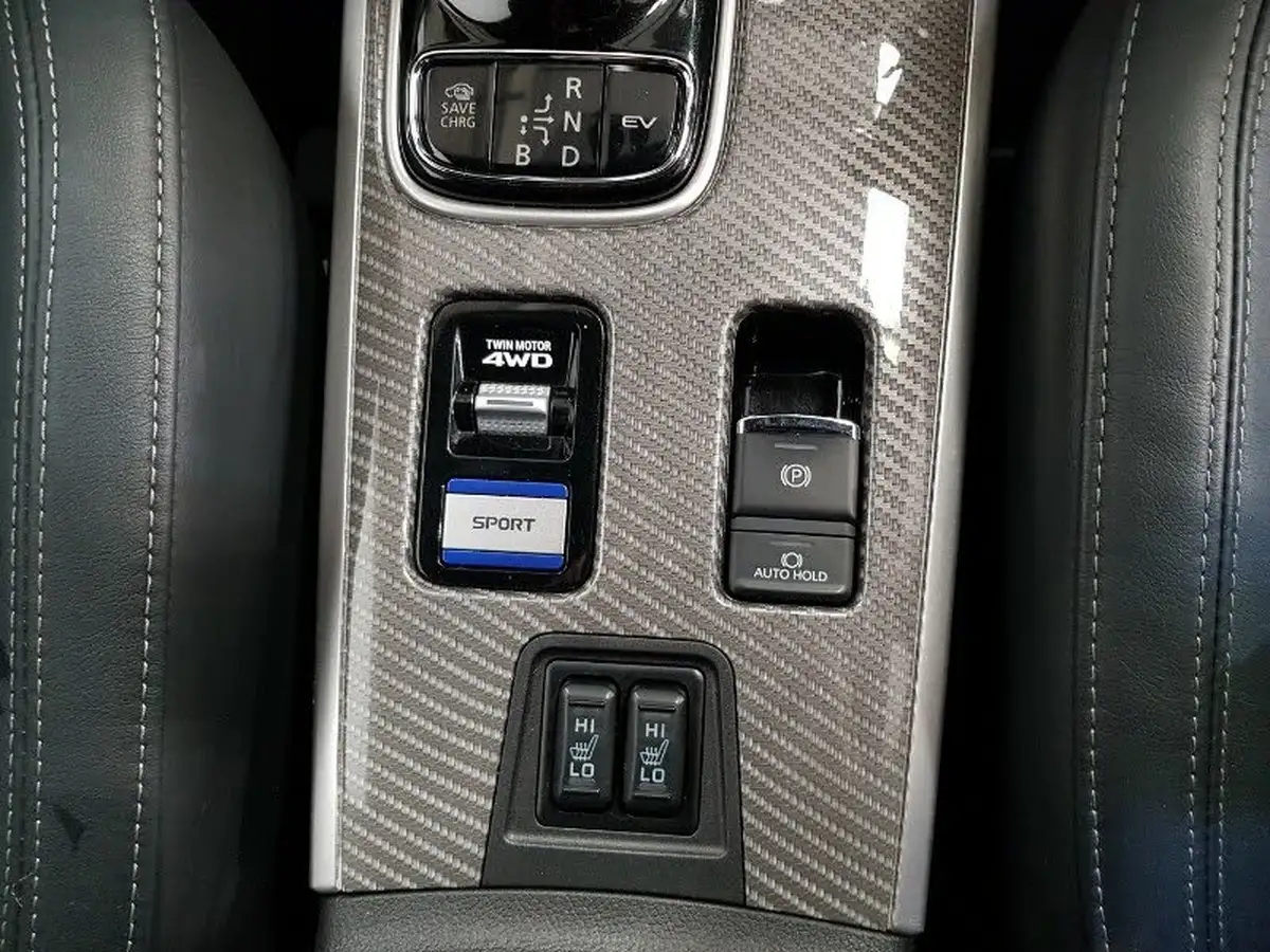 2018-mitsubishi-outlander-24-4h-phev-big-14