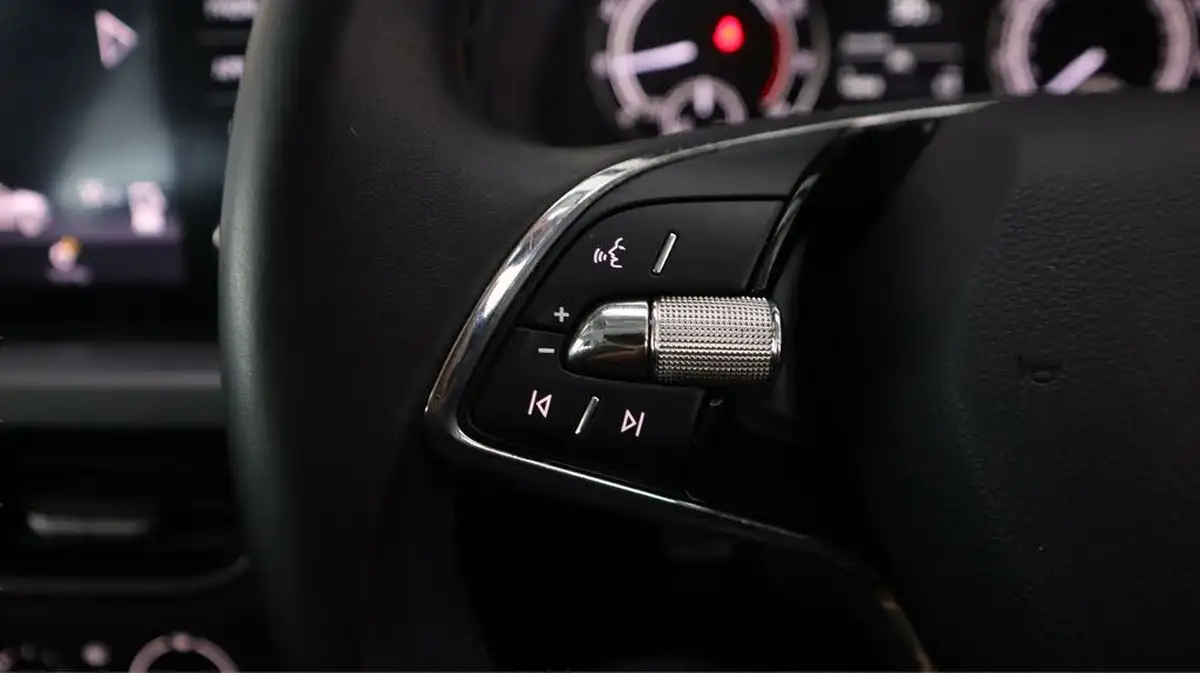 2021-skoda-kamiq-10-tsi-se-95ps-big-20