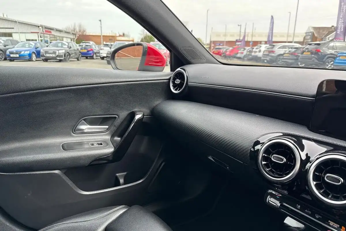 2019-mercedes-benz-a-class-13-a180-se-7g-dct-big-35