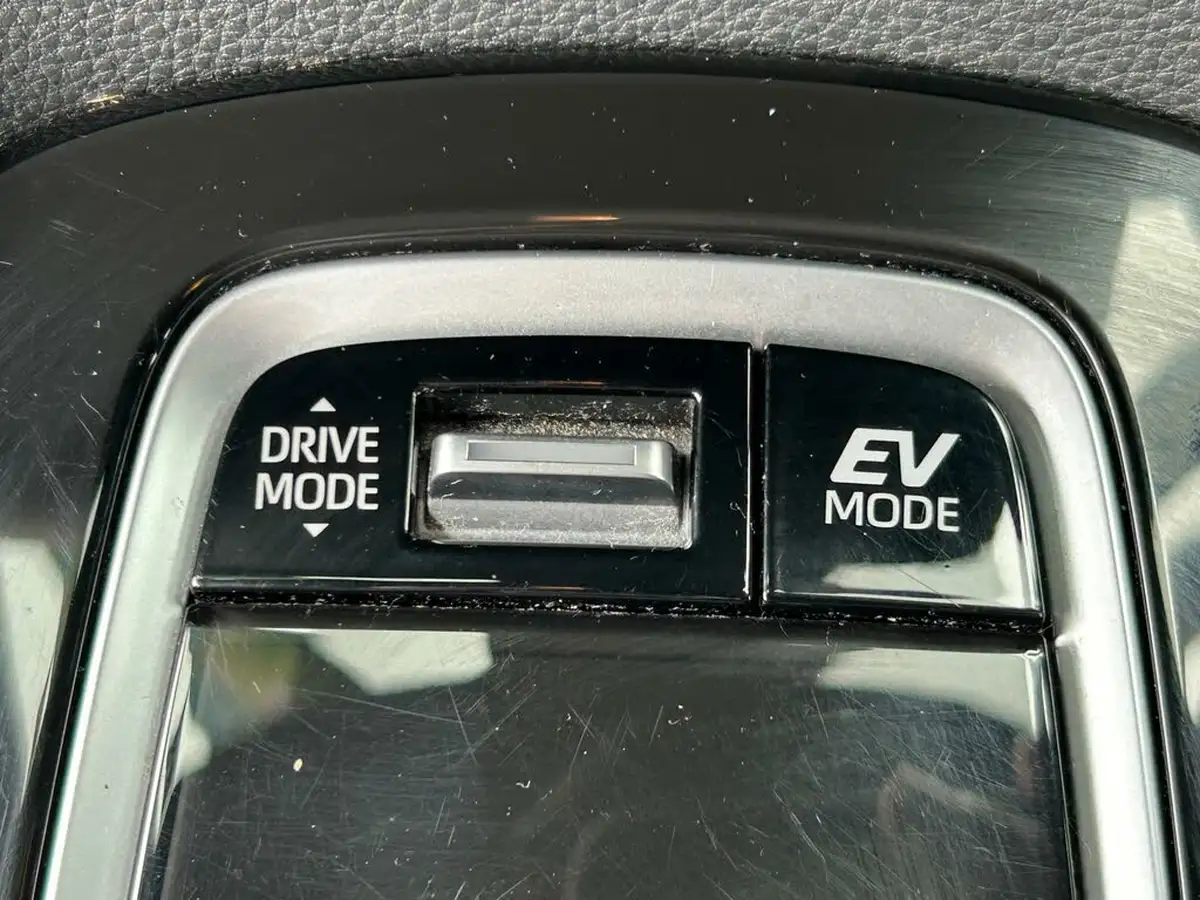 2019-toyota-corolla-18-vvt-i-excel-trk-hatchback-big-17