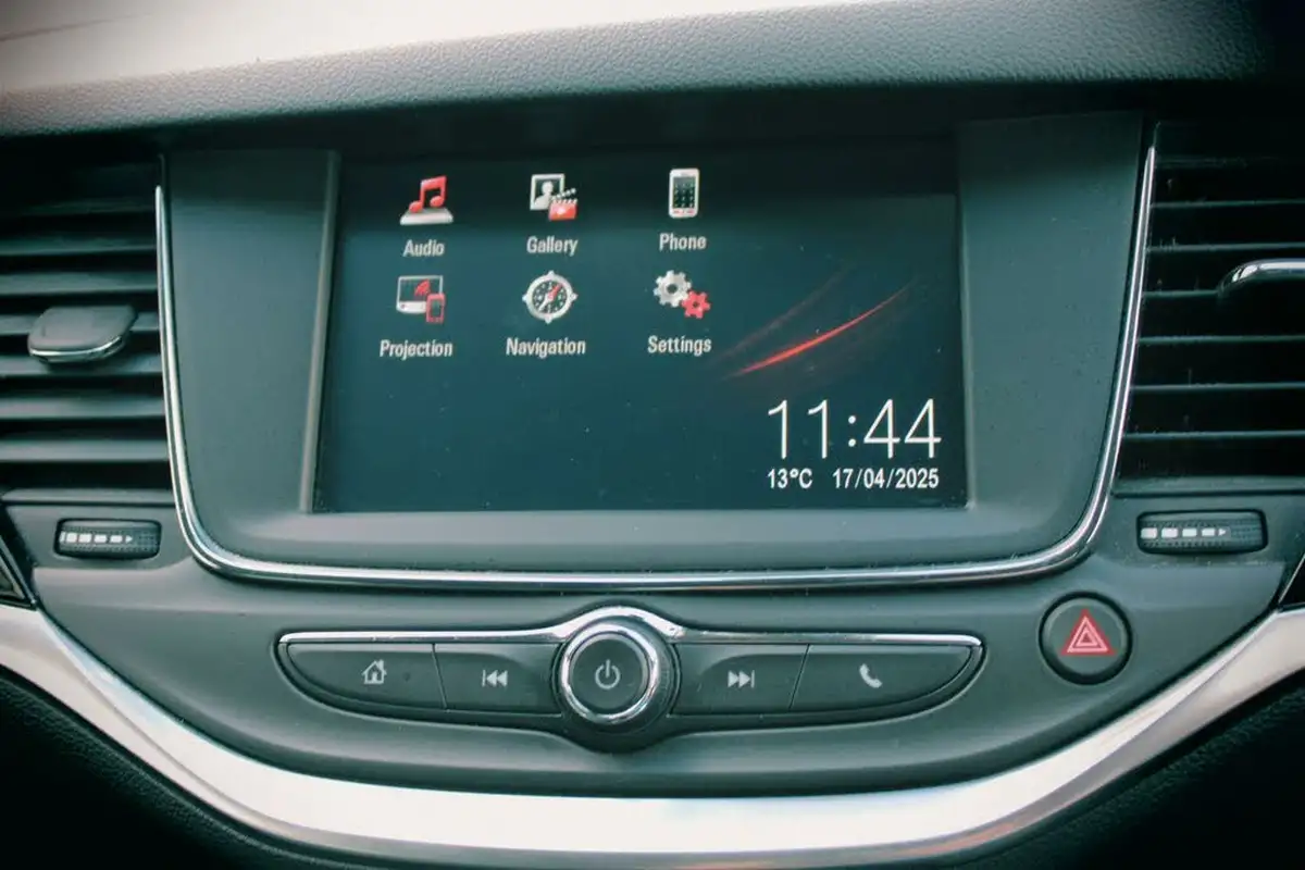 2019-vauxhall-astra-14i-16v-turbo-griffin-ss-big-19