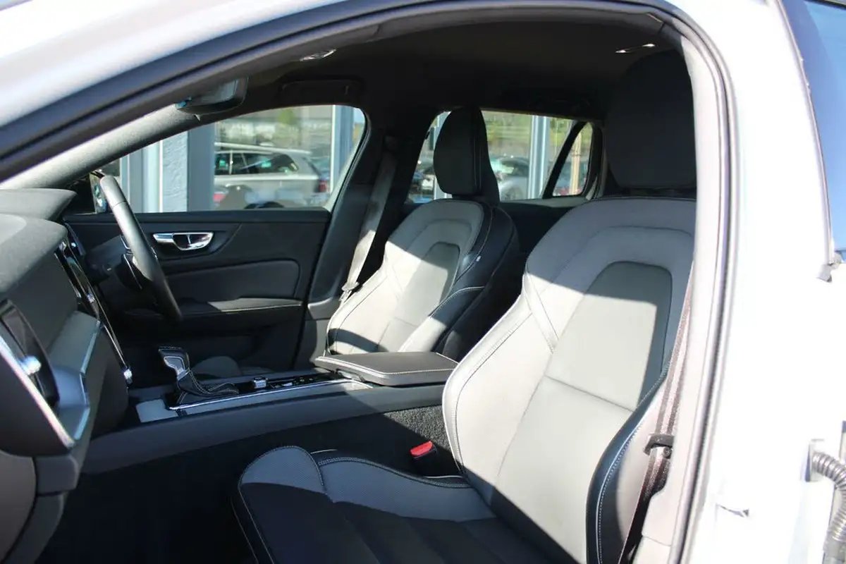 2019-volvo-v60-20-t5-r-design-ss-big-10