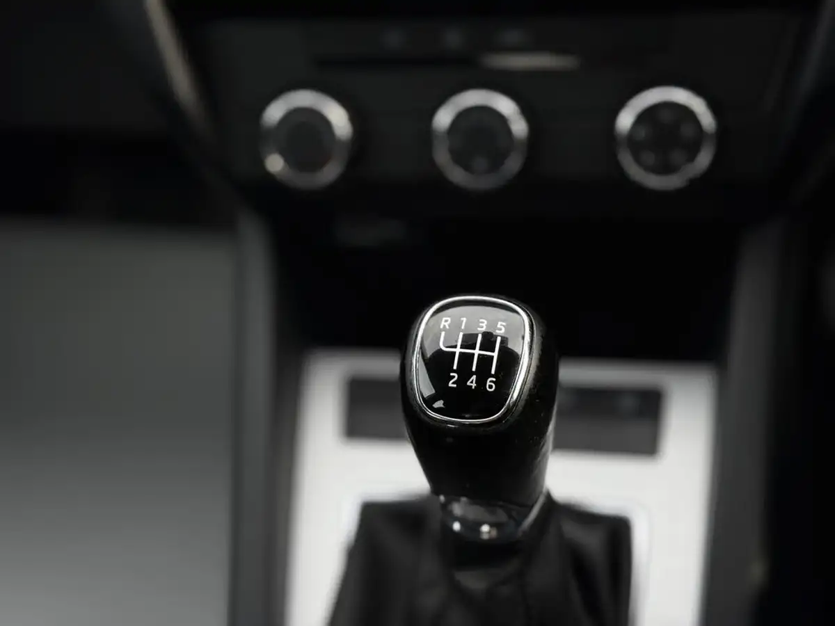 2020-skoda-octavia-10-tsi-s-hatchback-big-39