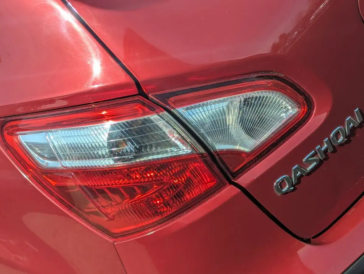 2013-nissan-qashqai-16-acenta-big-24