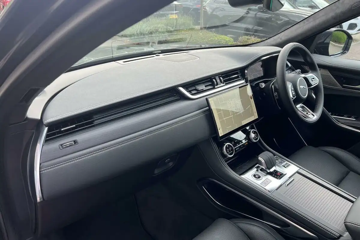 2024-jaguar-f-pace-20-d200-r-dynamic-hse-black-big-33