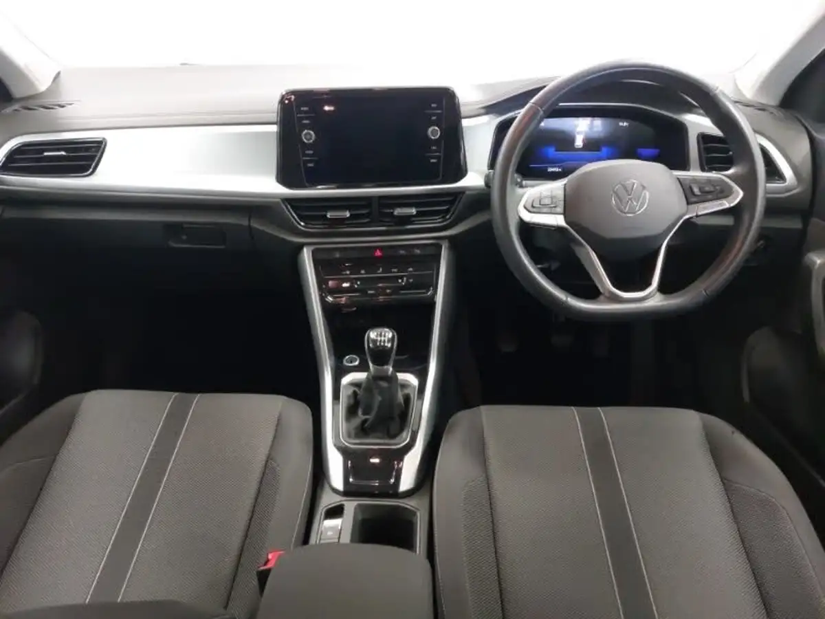 2022-volkswagen-t-roc-15-tsi-life-big-2