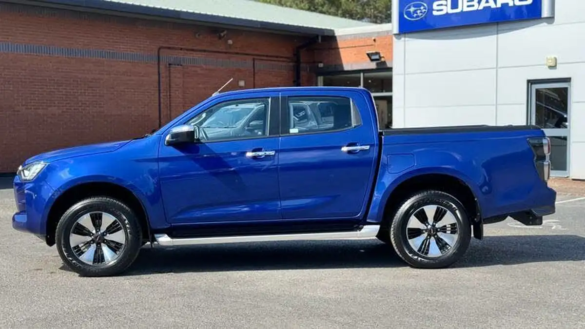 2022-isuzu-d-max-19td-dl40-pick-up-big-11
