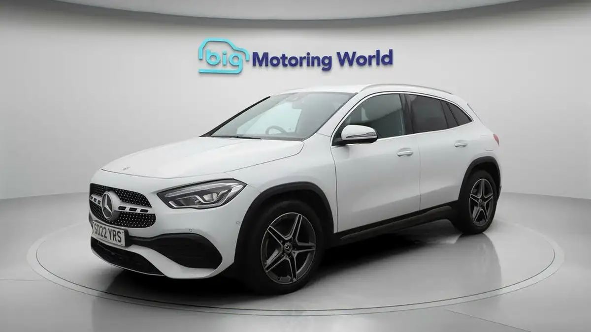 2022-mercedes-benz-gla-class-13-gla-180-amg-line-premium-big-3