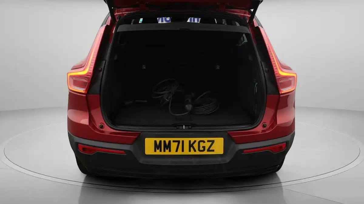 2022-volvo-xc40-15-t4-r-design-big-17