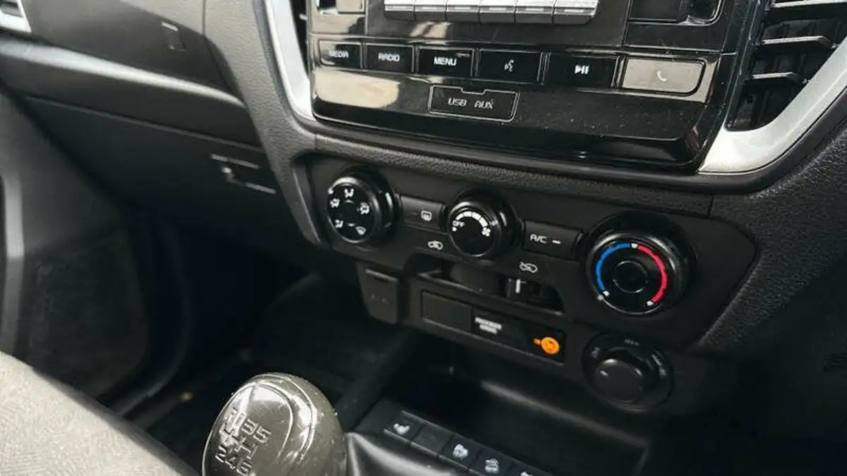 2021-isuzu-d-max-19td-dl20-double-pickup-big-11