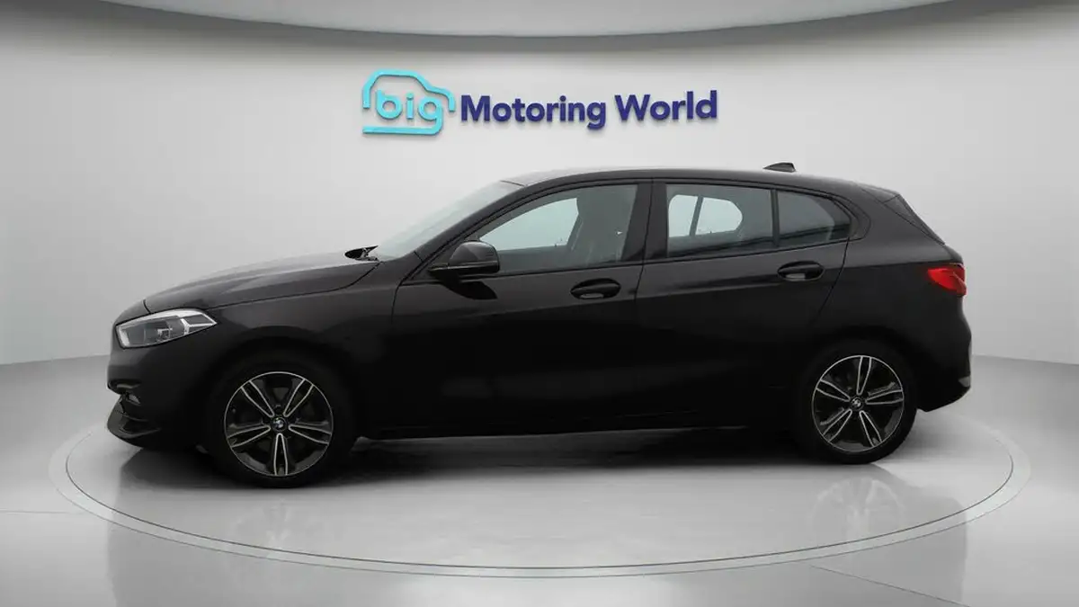 2021-bmw-1-series-15-118i-sport-lcp-big-4