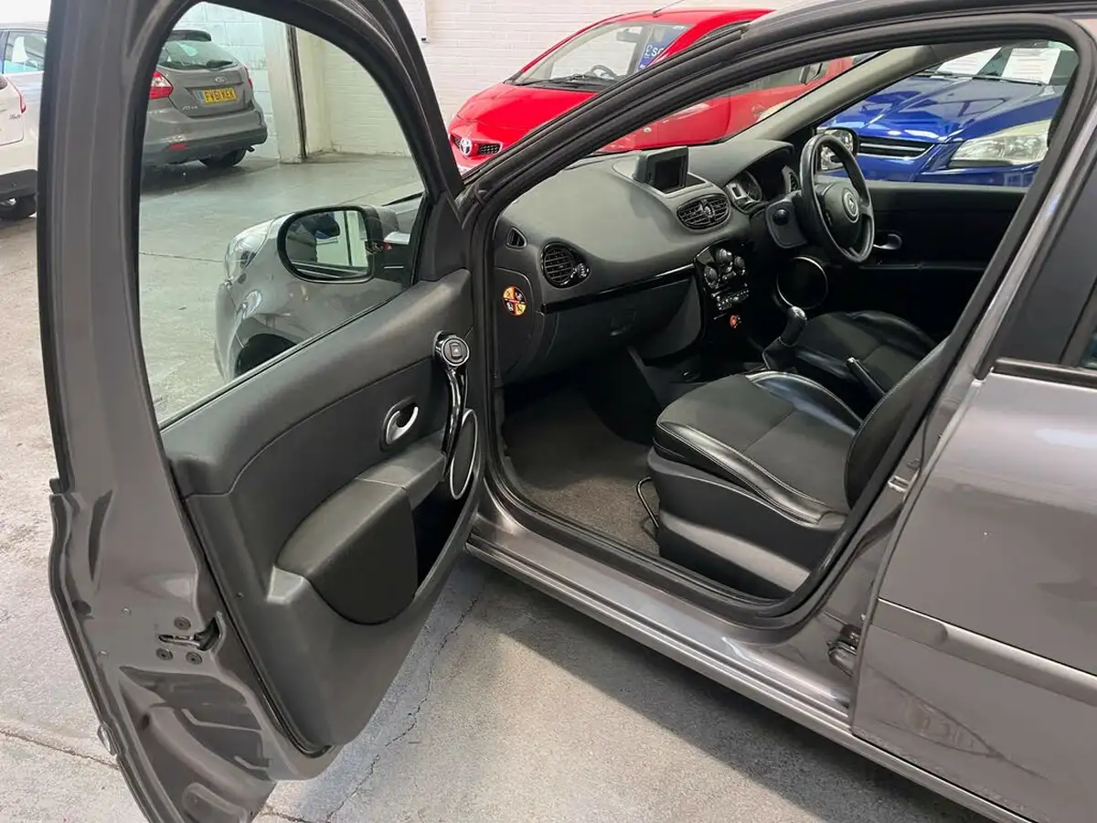 2012-renault-clio-12-dynamique-tom-tom-tce-100bhp-hatchback-5d-big-8