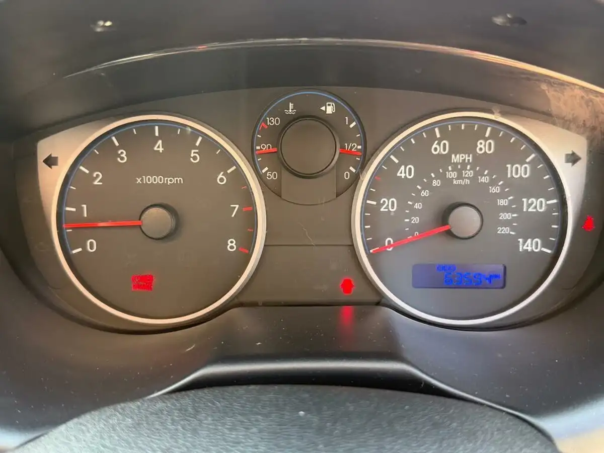 2011-hyundai-i20-12-comfort-3d-big-40