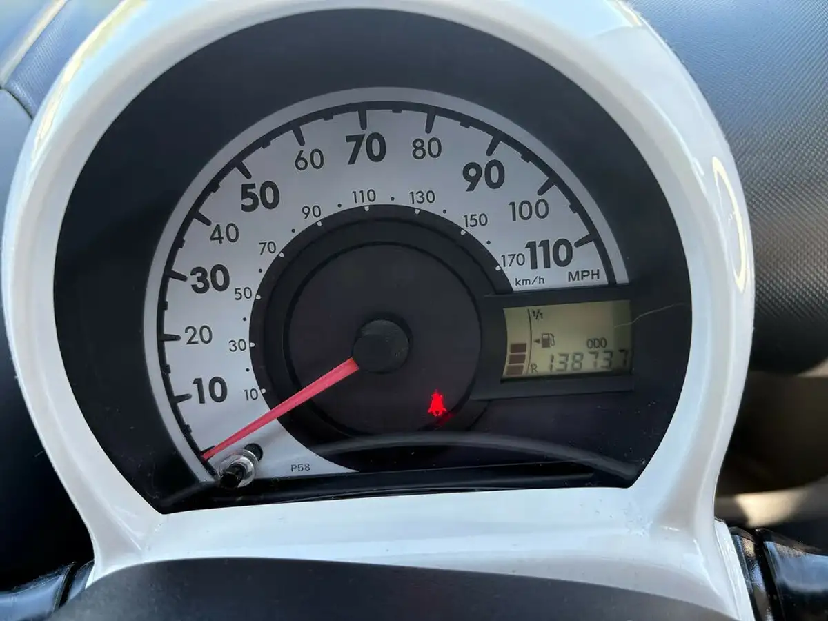 2011-peugeot-107-10-sportium-3d-big-18