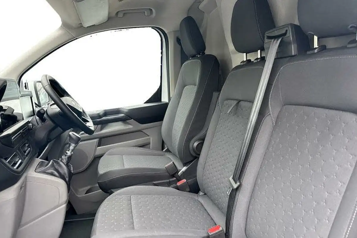 2024-ford-transit-custom-20tdci-280-l1h1-limited-136pseu6e-panel-van-1996cc-big-9