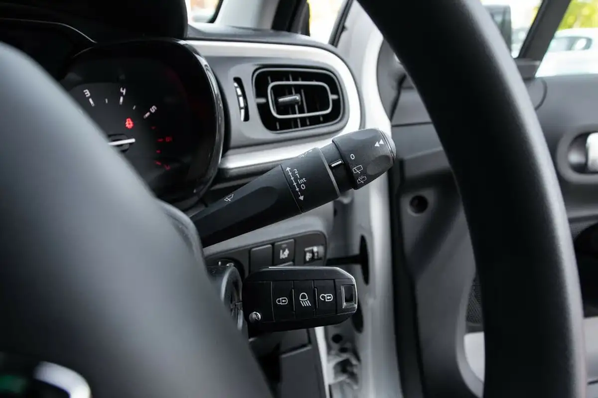 2018-citroen-c3-12-puretech-feel-82ps-big-17