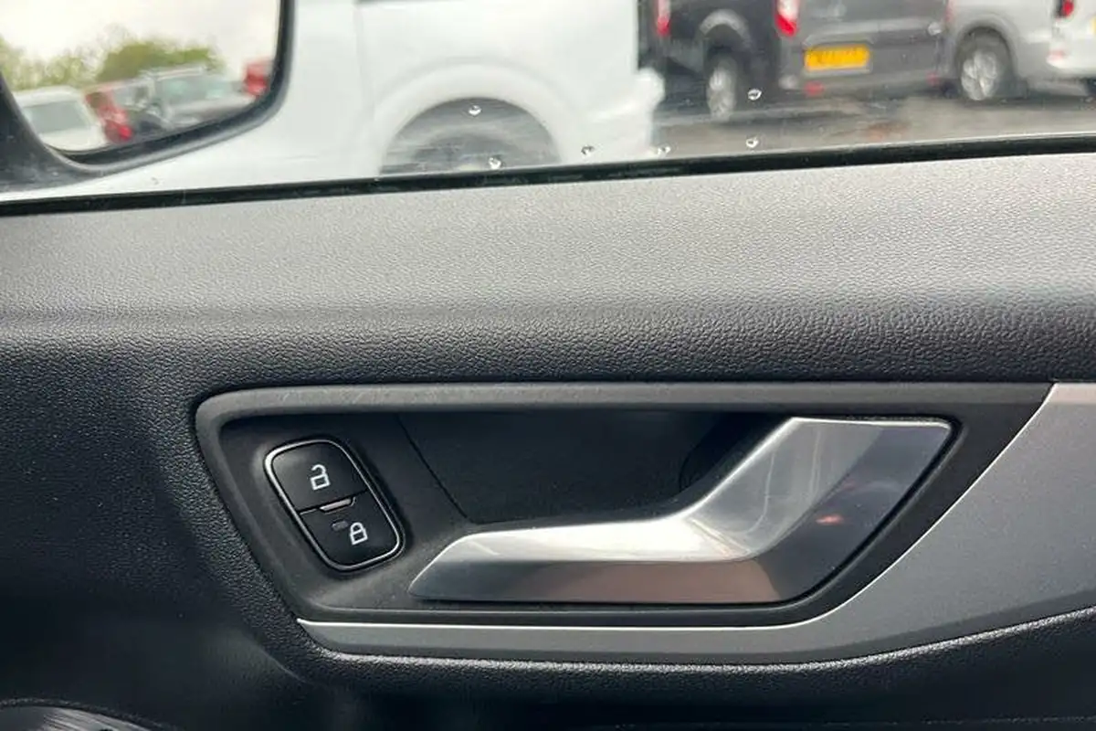 2022-ford-kuga-15-zetec-auto-big-24