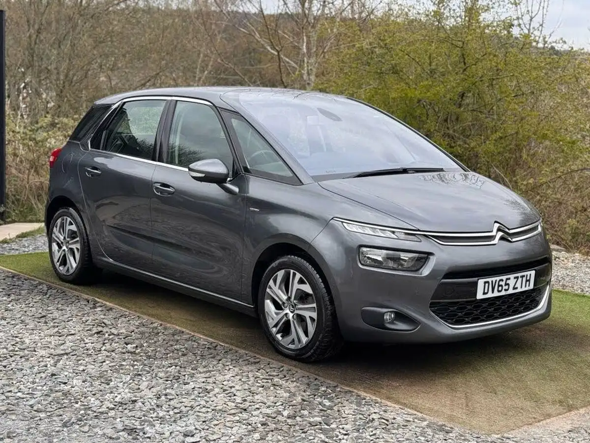 2015-citroen-c4-picasso-16bluehdi-exclusive-eat6-big-1