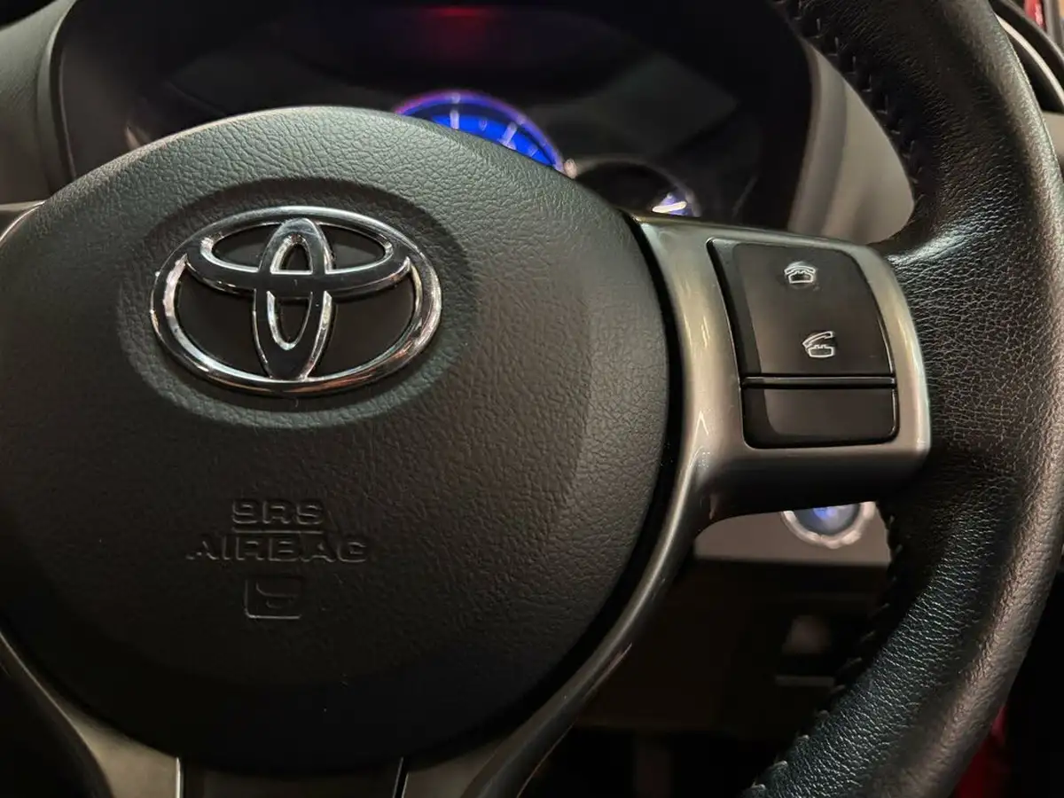 2015-toyota-yaris-15-vvt-i-icon-hybrid-big-29