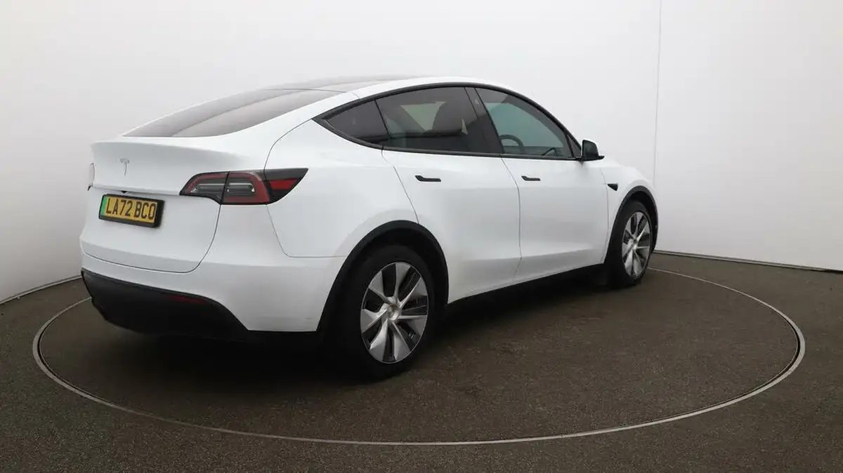 2022-tesla-model-y-e-rwd-big-45