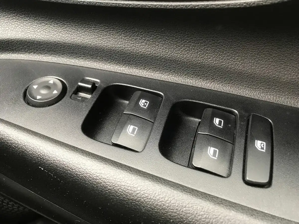 2023-hyundai-i20-10-t-gdi-se-connect-dct-big-19
