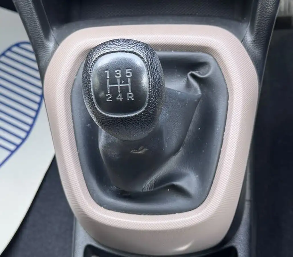 2016-hyundai-i10-10-s-air-big-33