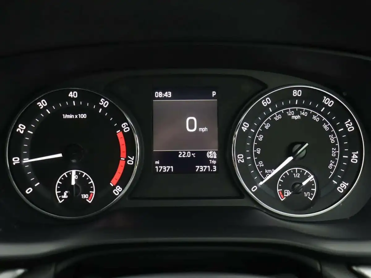 2022-skoda-octavia-10-tsi-e-tec-se-hatchback-big-7