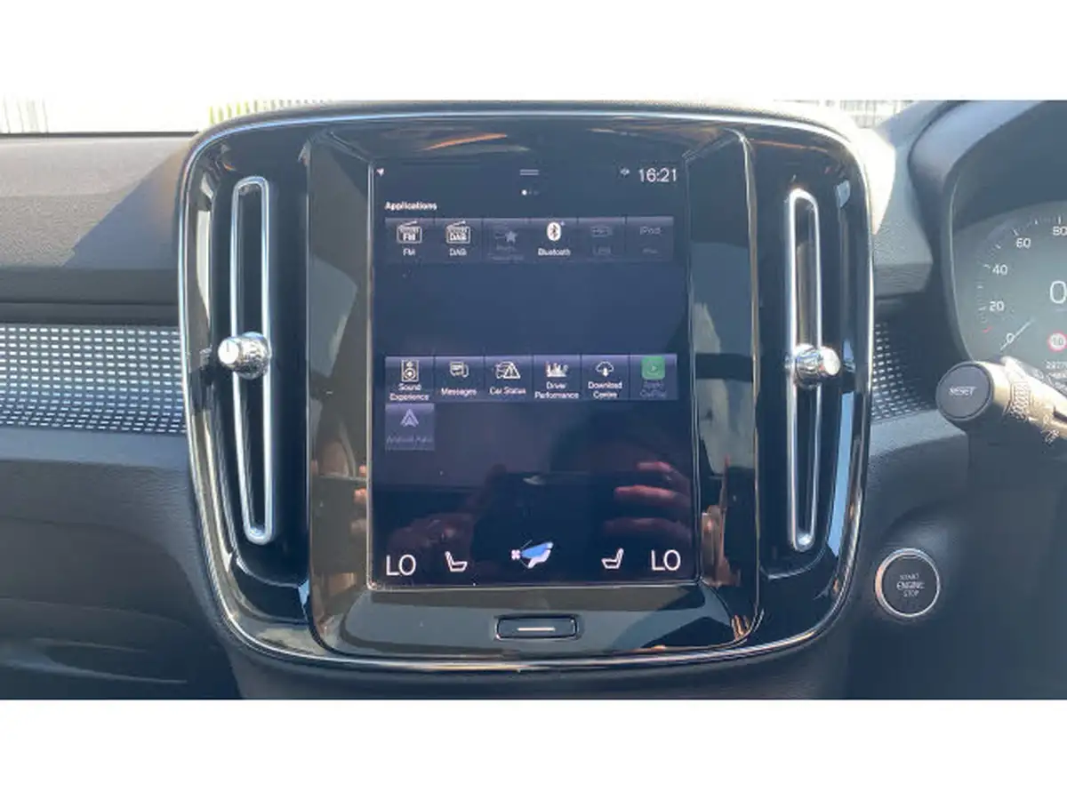 2022-volvo-xc40-15-t3-r-design-auto-big-27